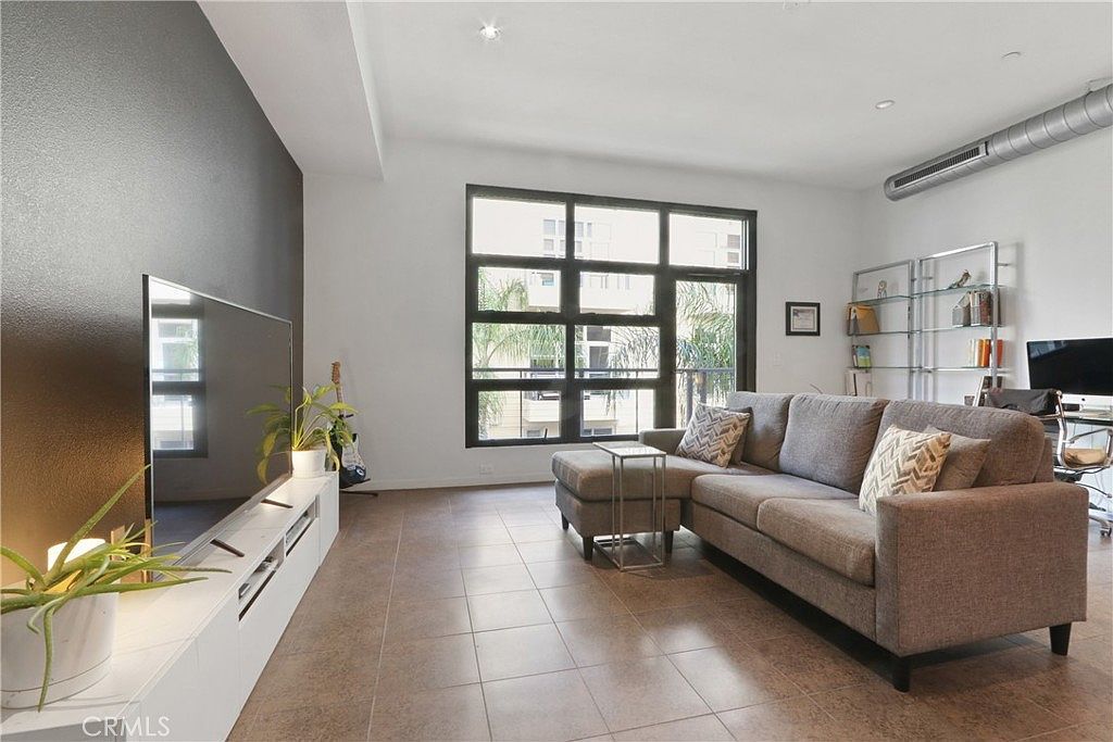 133 The Promenade N Unit 319 Long Beach, CA 90802  | Condominium