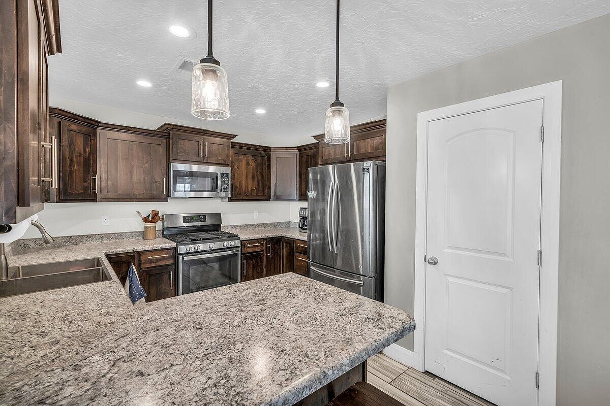 807 N 370 W La Verkin, UT 84745  | Single Family