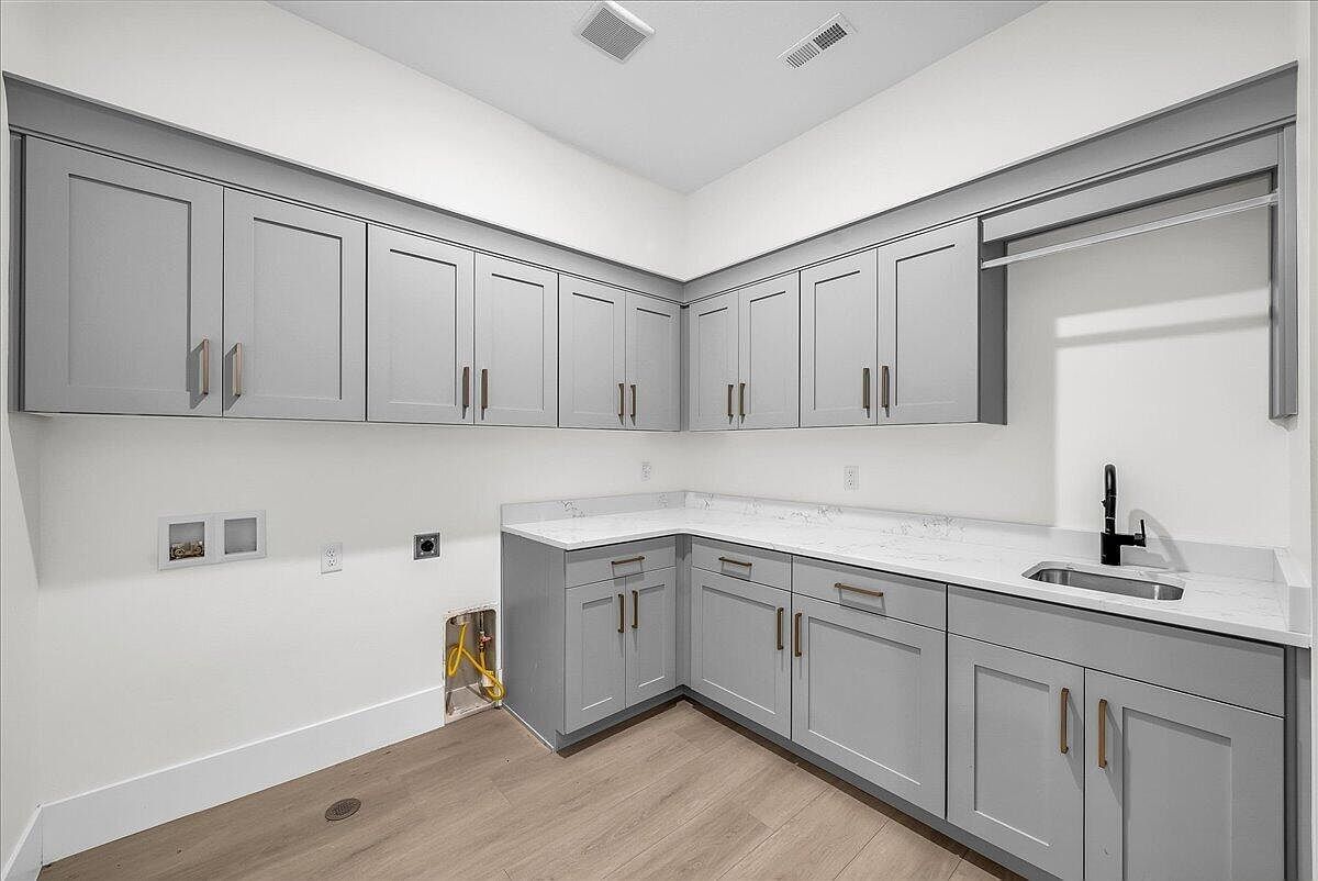 3827 S Jessamine Cir Saint George, UT 84790 | Single Family