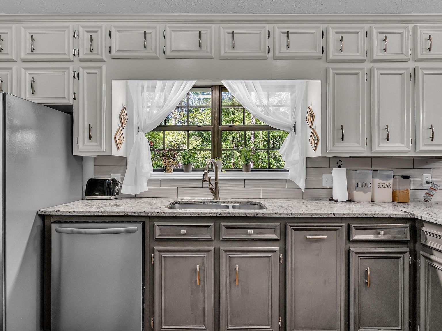 55 Fernwood Cv Columbus, MS 39705  | Single Family