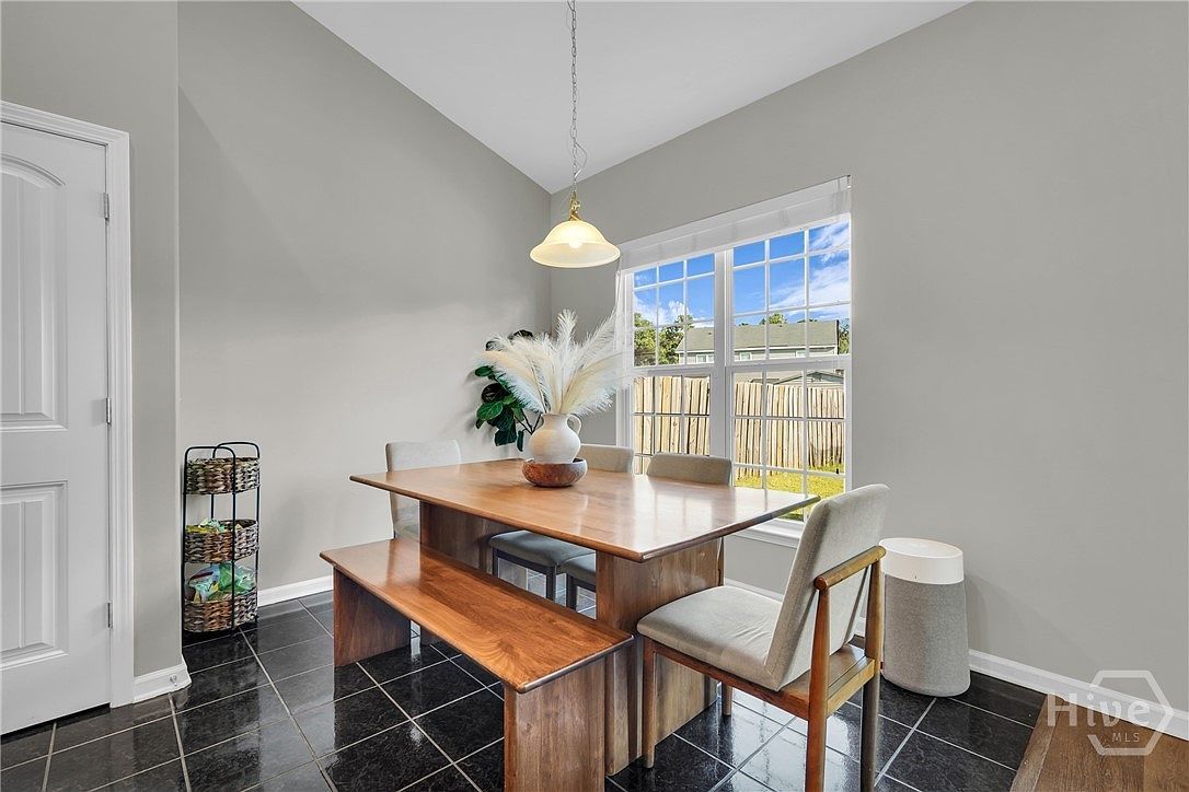 13 Twin Oaks Pl Savannah, GA 31407 | Single Family