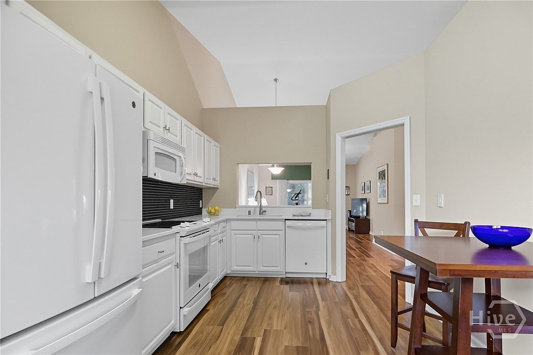 11 River Trace Ct Savannah, GA 31410  | Condominium