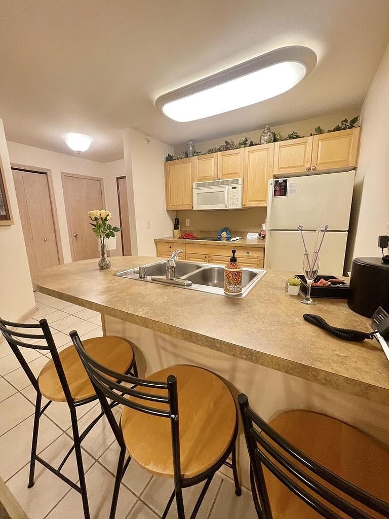 123 Center St #103 Lake Geneva, WI 53147  | Condominium