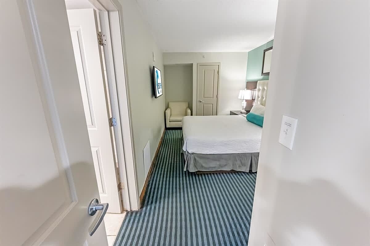 107 S Ocean Blvd #707 Myrtle Beach, SC 29577 | Condominium