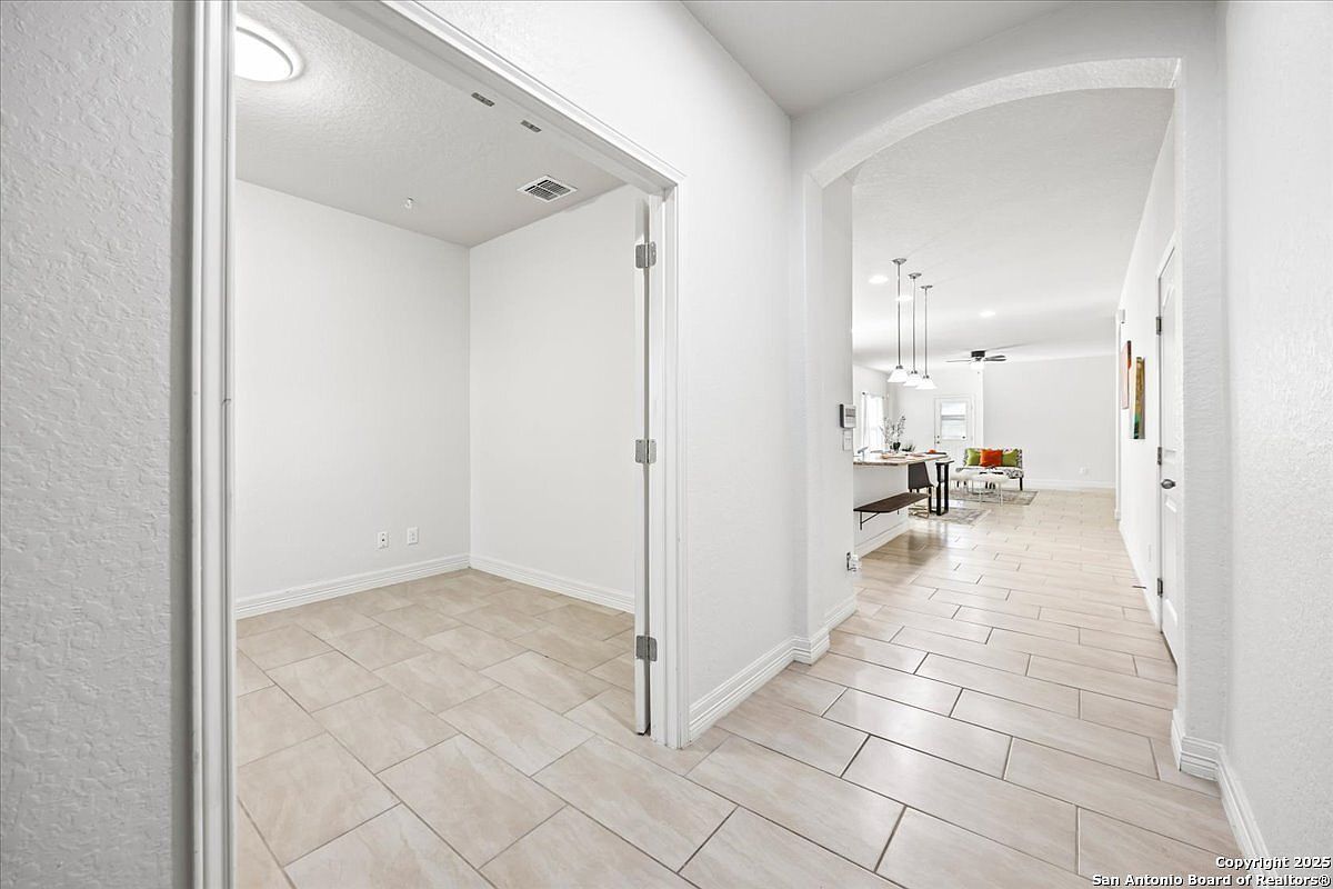 1195 Ranch Fls San Antonio, TX 78245  | Single Family