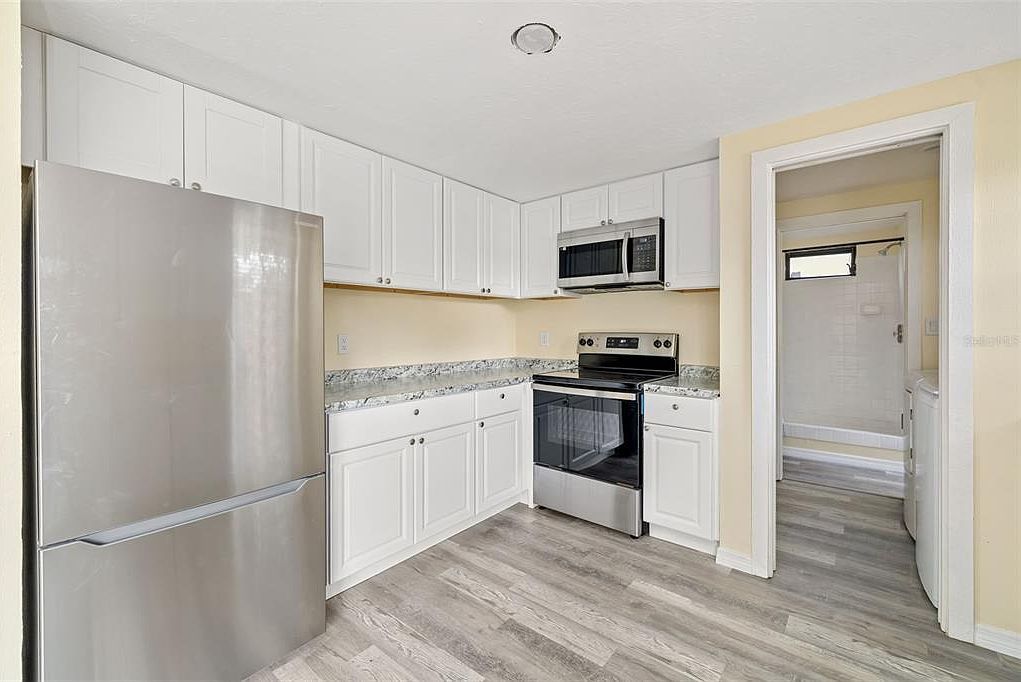 2004 Wood Hollow Pl Sarasota, FL 34235 | Single Family