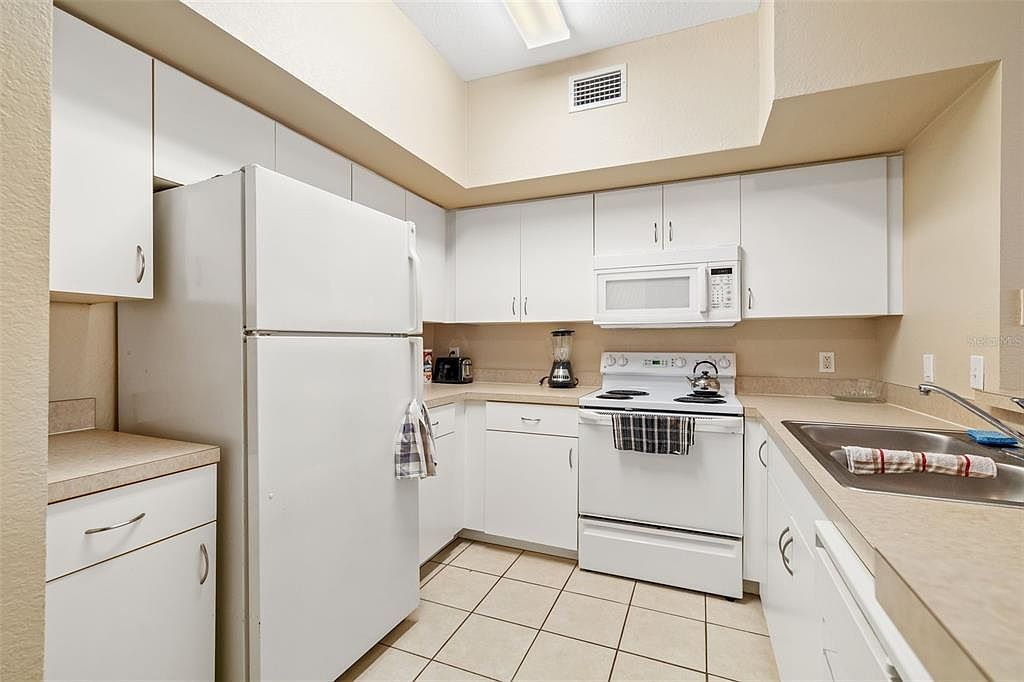4142 Central Sarasota Pkwy APT 1415 Sarasota, FL 34238 | Condominium