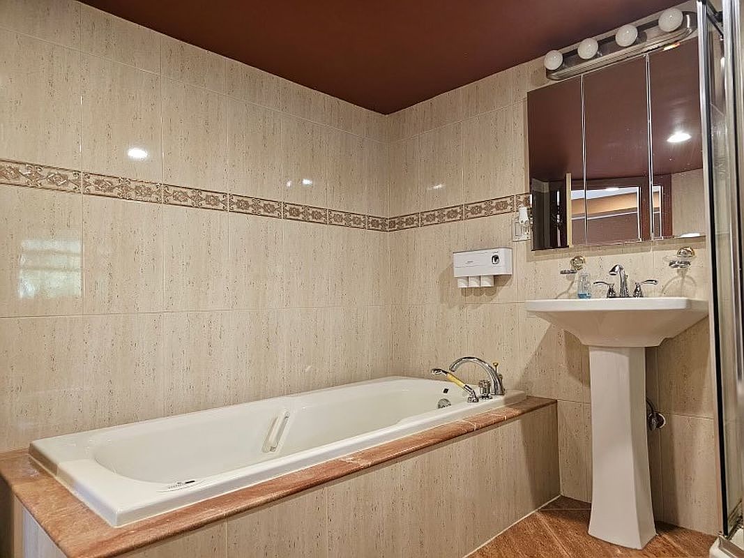 17-02 Clintonville St Whitestone, NY 11357  | Single Family