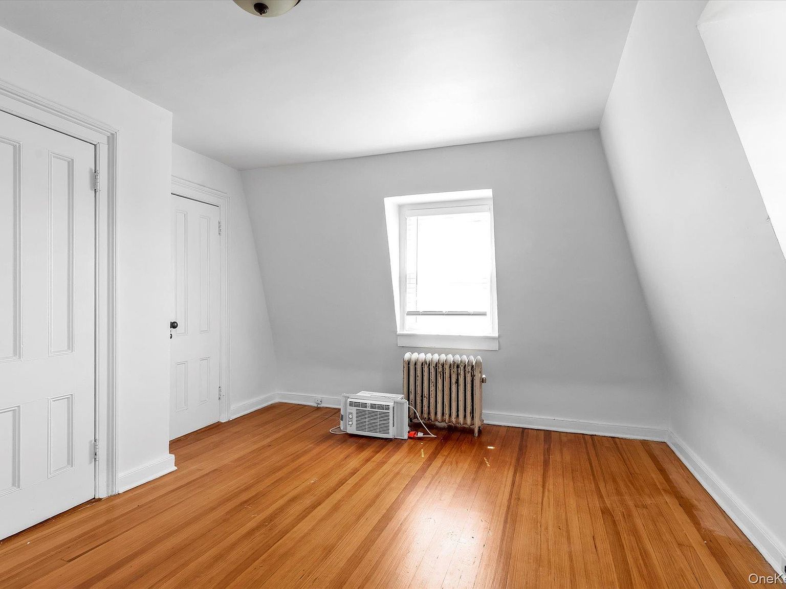 39 26/24 213th St Bayside, NY 11361  | Multi Family