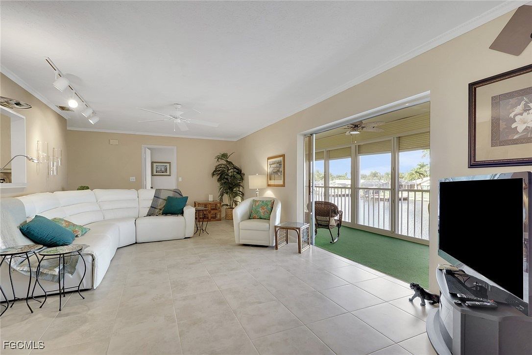 1705 Beach Pkwy APT 206 Cape Coral, FL 33904 | Condominium