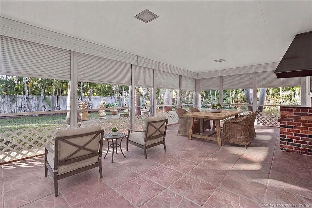 8 Bell Ln Palm Springs, FL 33406  | Single Family