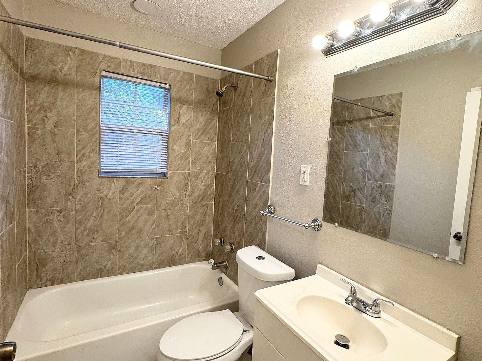 1662 Monsarrat St Memphis, TN 38109  | Single Family