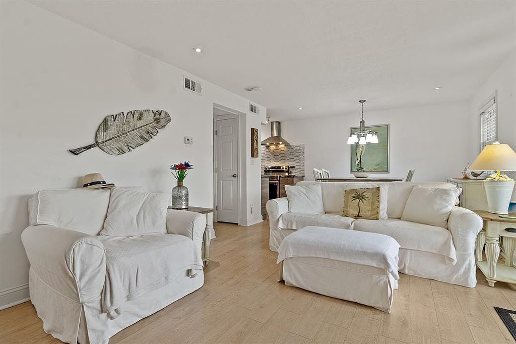 5215 Coquina Key Dr SE APT A Saint Petersburg, FL 33705 | Condominium