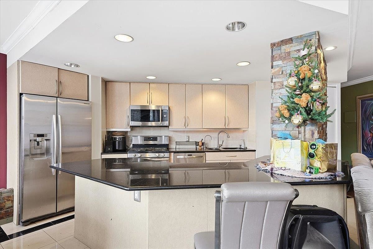 7004 Boulevard East Unit 8C West New York, NJ 07093 | Condominium