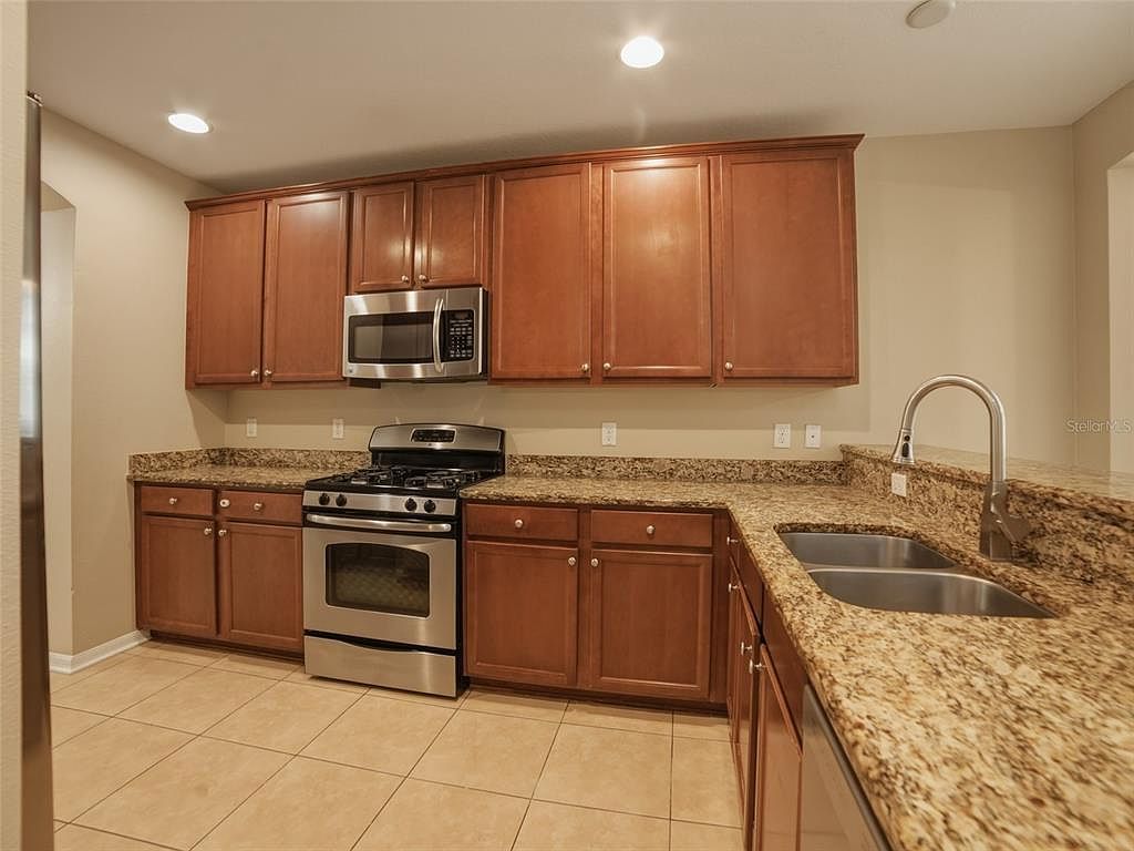 5941 Beaconpark St Lithia, FL 33547  | Single Family