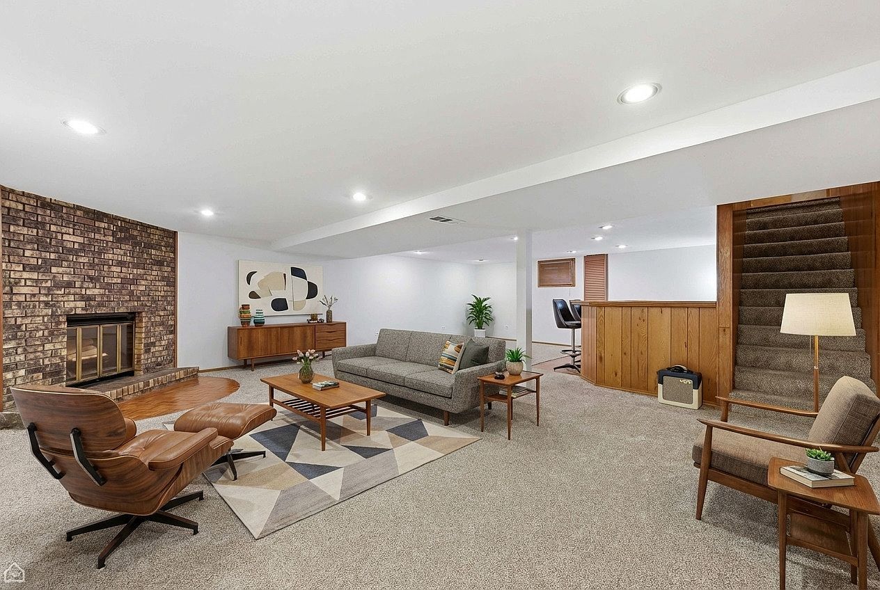 110 Westmere Rd Des Plaines, IL 60016  | Single Family