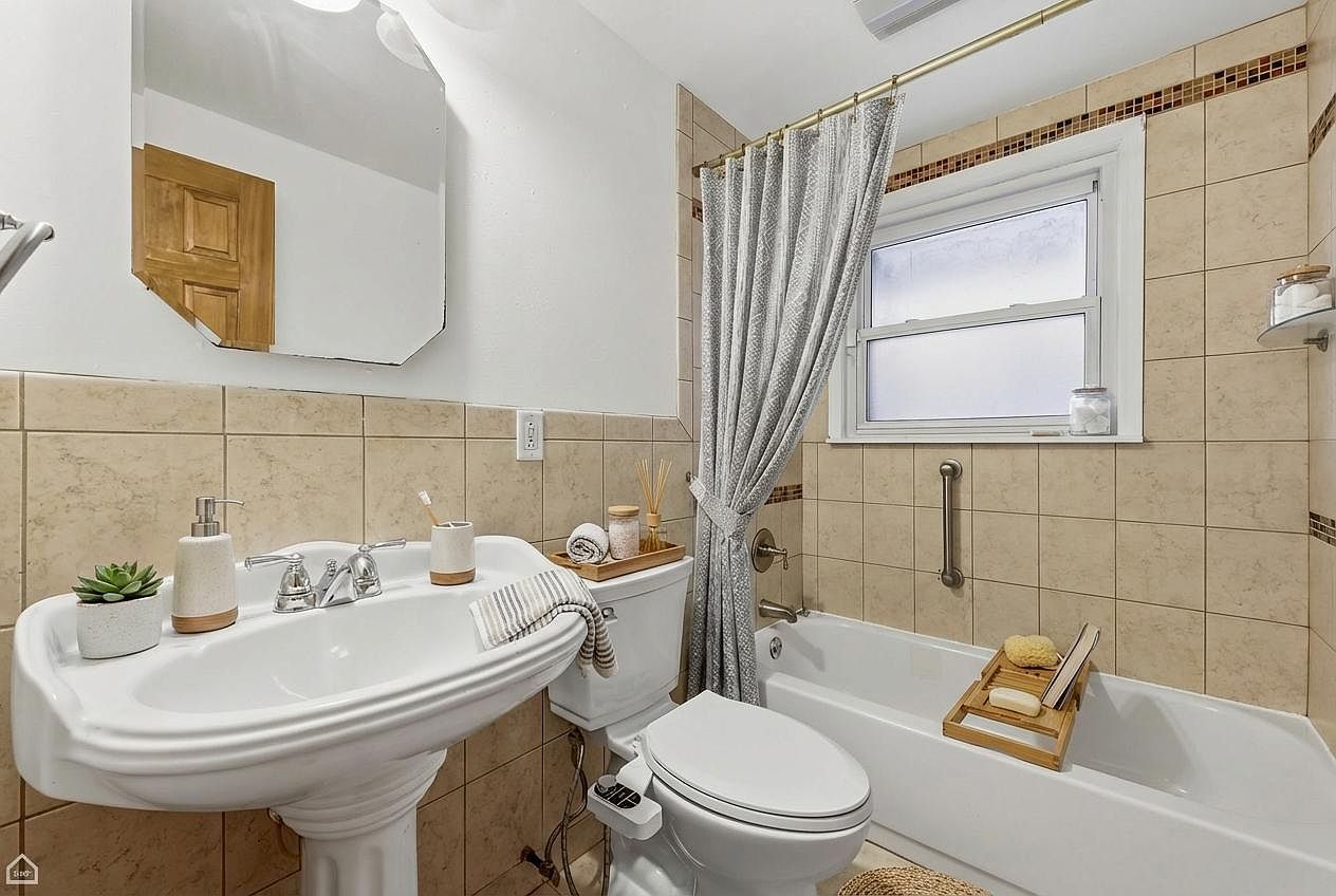 16948 Briargate Dr Country Club Hills, IL 60478  | Single Family