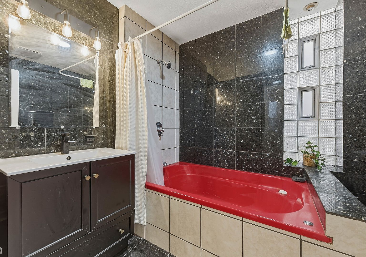 822 N Wood St Chicago, IL 60622  | Multi Family