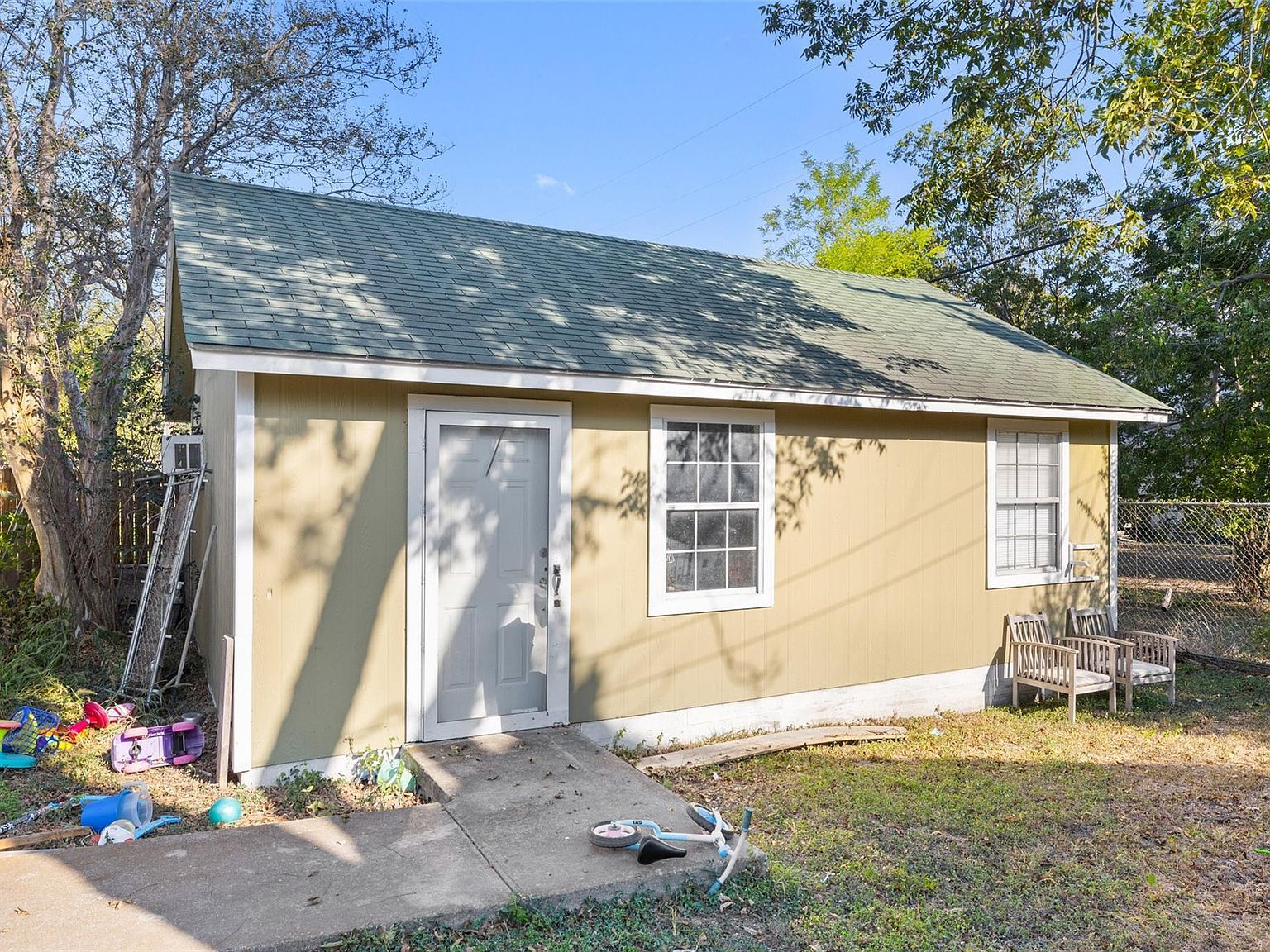 707 W 7th St Taylor, TX 76574  | Single Family