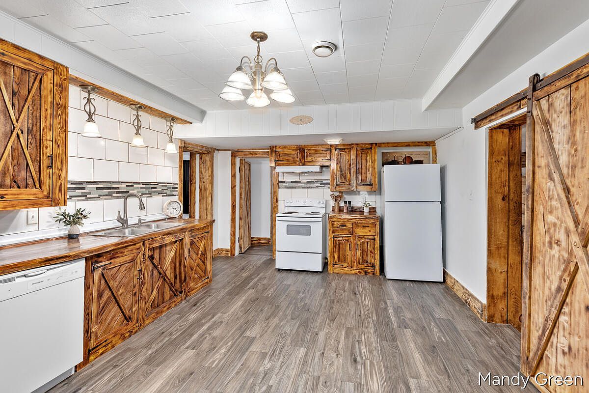 219 N 3rd St Edmore, MI 48829 | Single Family