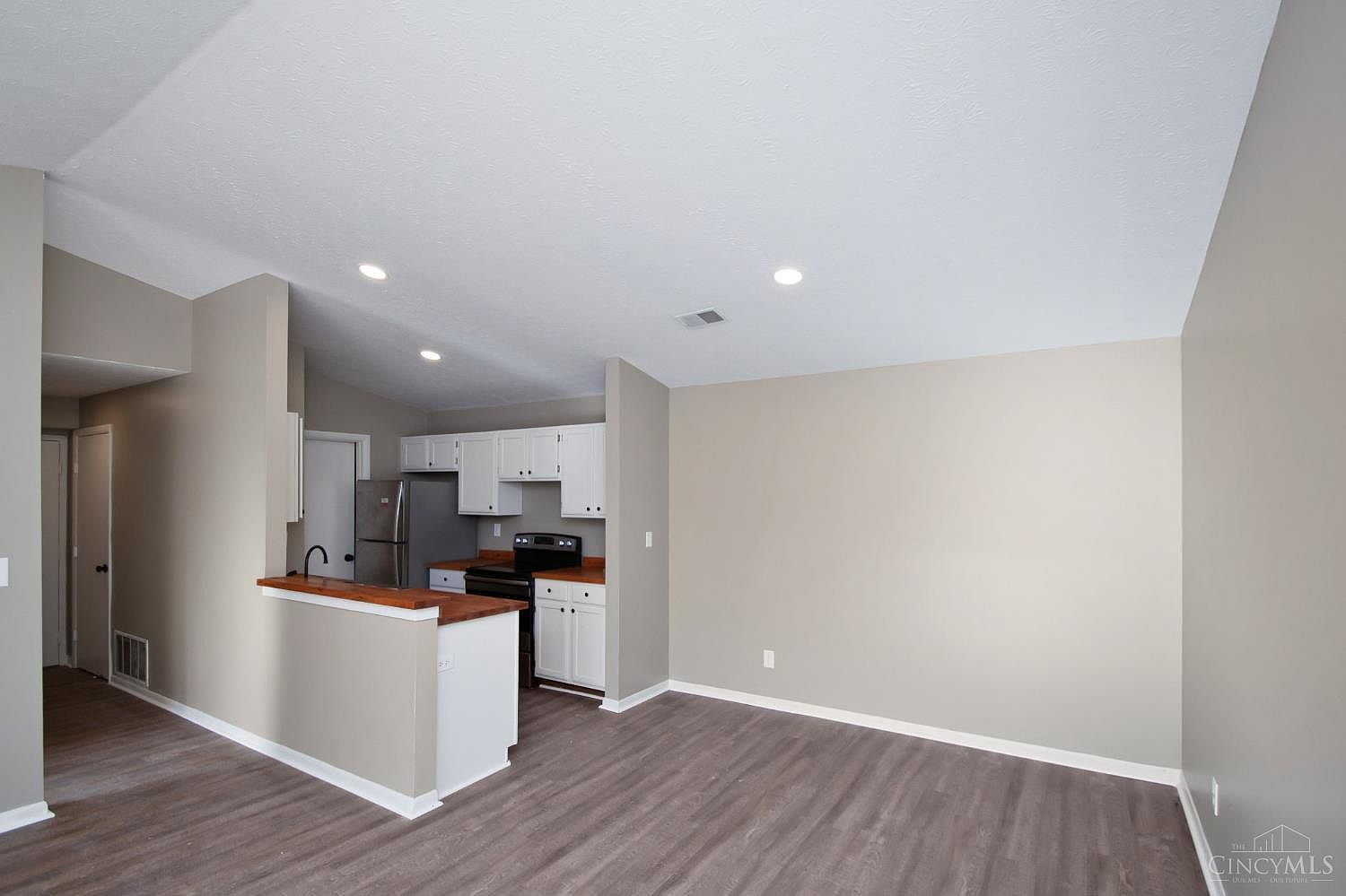 971 Cedar Ridge Dr APT 11 Cincinnati, OH 45245  | Condominium