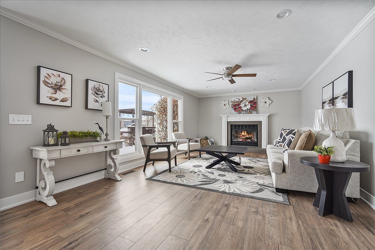 10 Prenzler Dr Bloomington, IL 61704  | Single Family