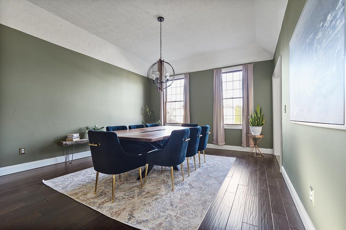 8 Stetson Dr Bloomington, IL 61701  | Single Family