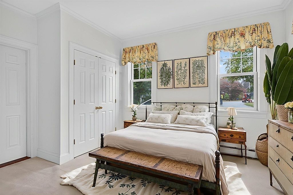 10 Nickerson Rd Bedford, MA 01730  | Single Family