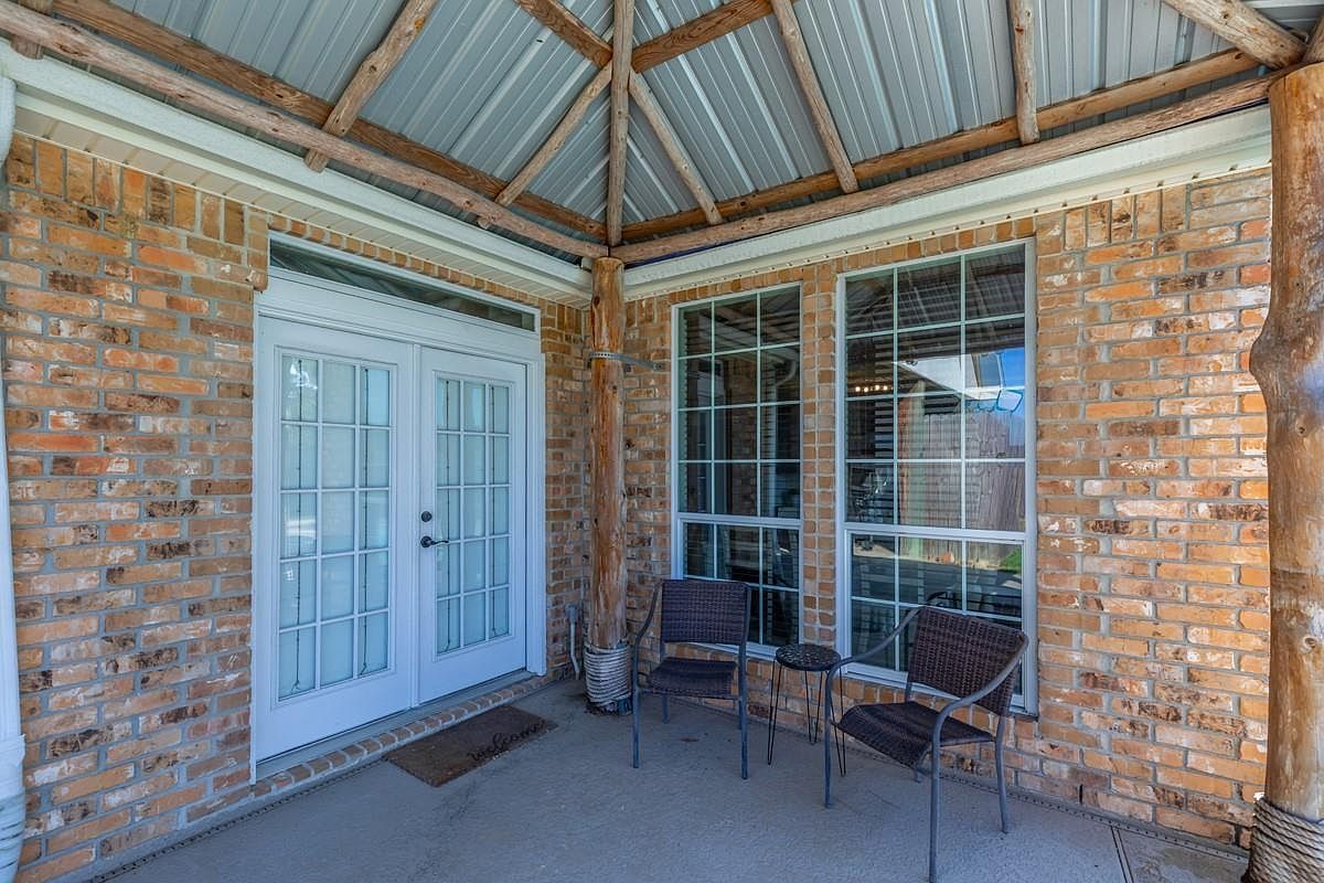 665 Winchester Dr Bridge City, TX 77611 | Single Family