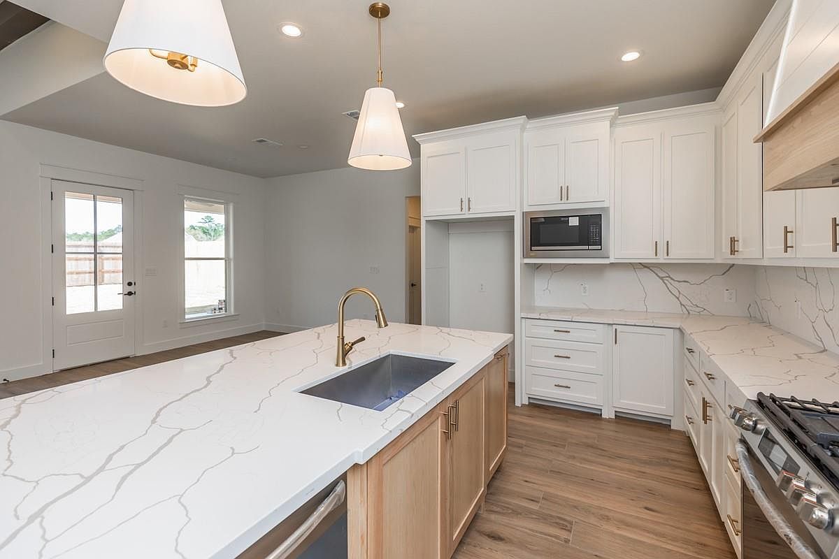 225 Coco Palms Ln Lumberton, TX 77657 | Single Family