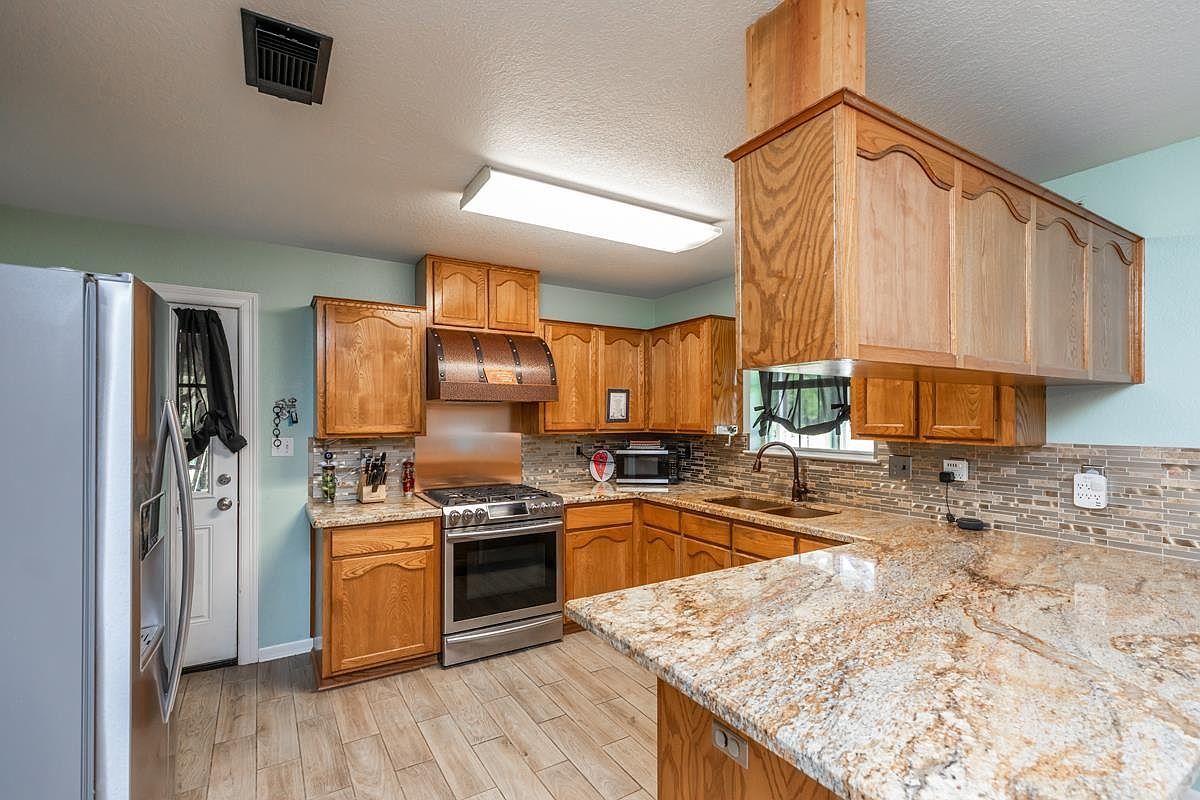 2605 N 10th St Orange, TX 77630 | Single Family