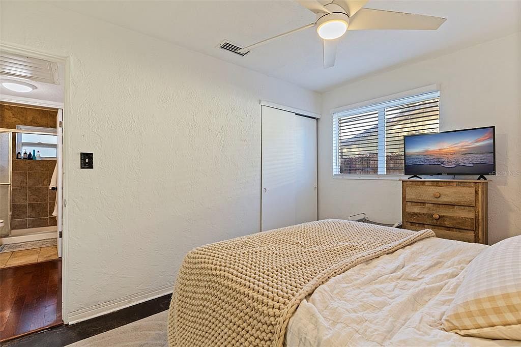 129 NW Lincoln Cir N Saint Petersburg, FL 33702  | Single Family