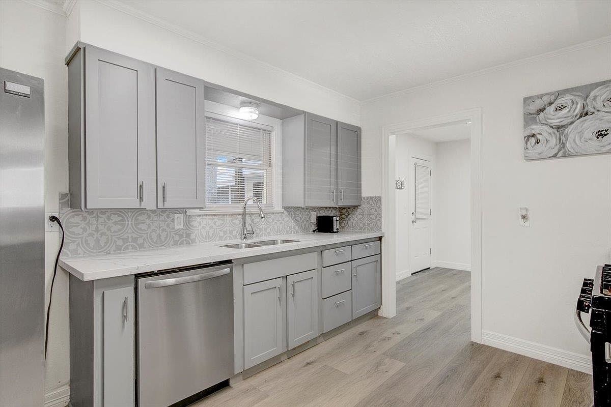 6301 32nd St Groves, TX 77619  | Single Family