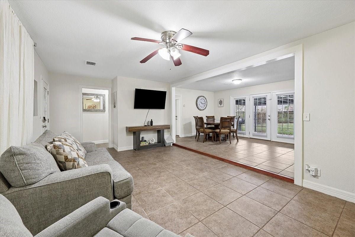 855 Carolina Dr Bridge City, TX 77611 | Single Family