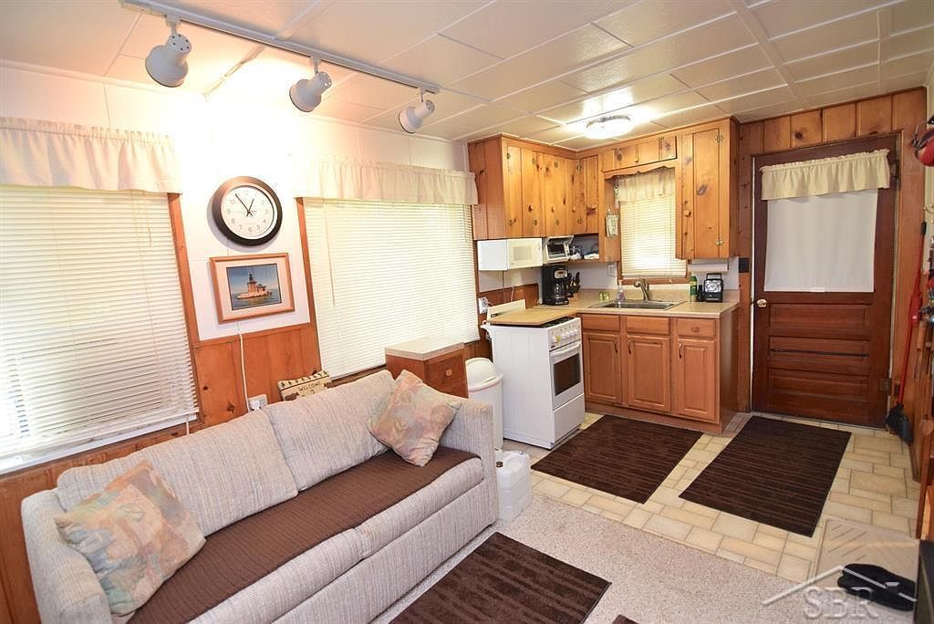 2165 Hillside Dr Beaverton, MI 48612  | Single Family