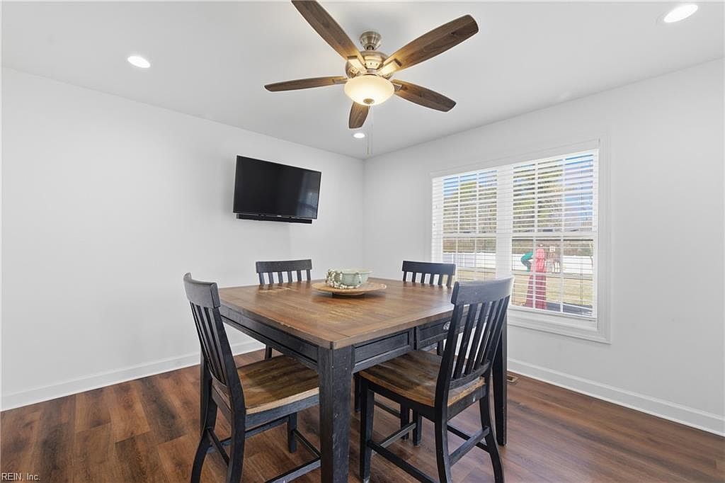 208 Pointers Dr West Point, VA 23181  | Single Family