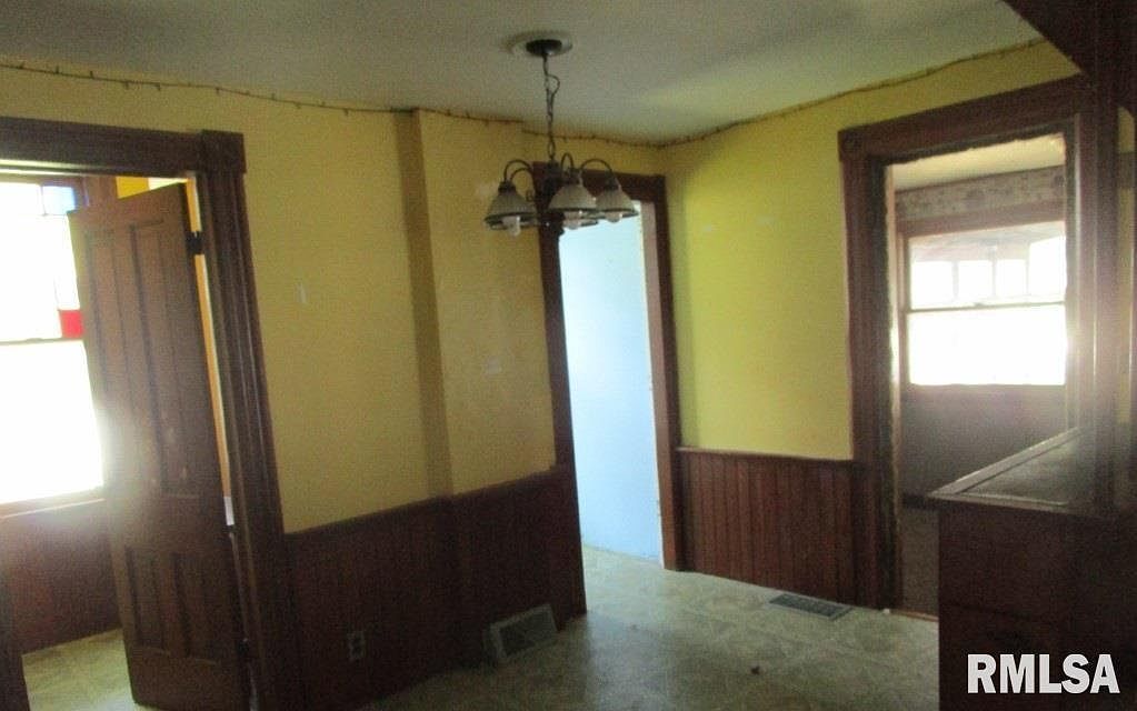 504 N College Ave Aledo, IL 61231  | Single Family