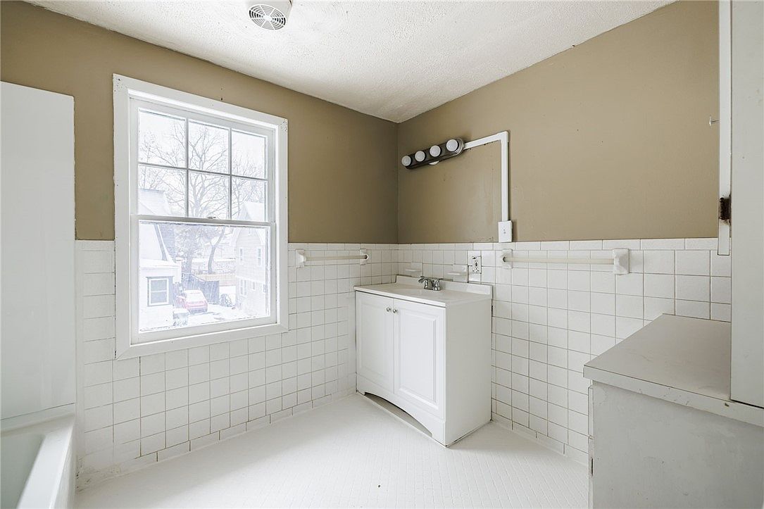 8 Emanon St Rochester, NY 14621  | Single Family