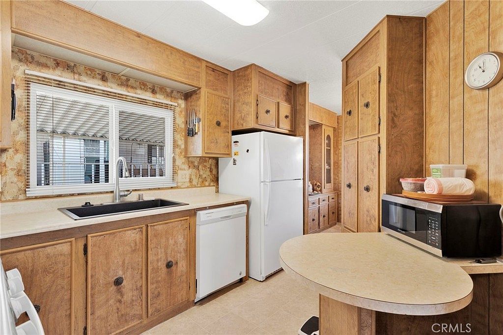 20683 Waalew Rd Space B84 Apple Valley, CA 92307 | New build