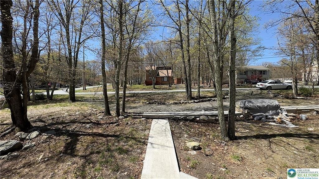 194 Murphy Cir Bushkill, PA 18324  | Single Family