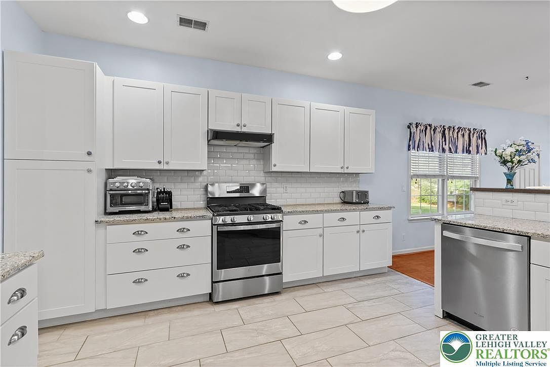 60 Glenmoor Cir N Easton, PA 18045  | Single Family