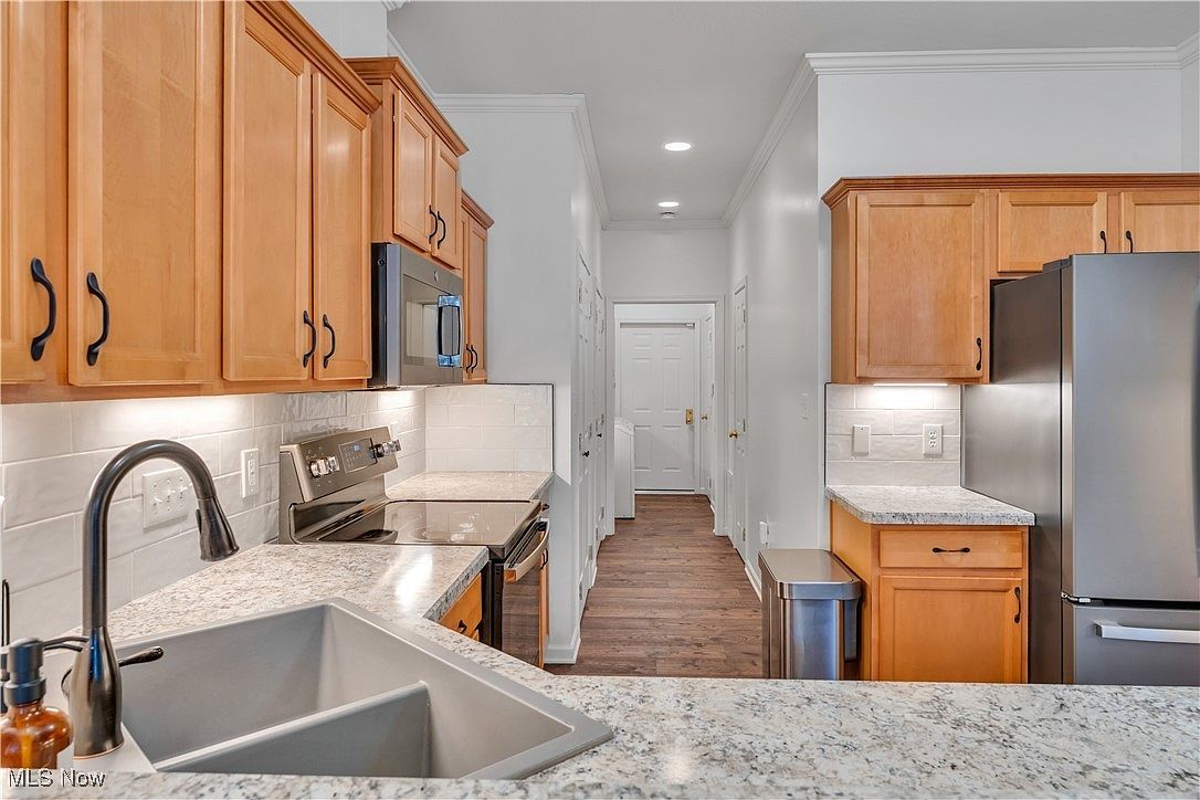 24 Hunters Woods Blvd Canfield, OH 44406  | Condominium