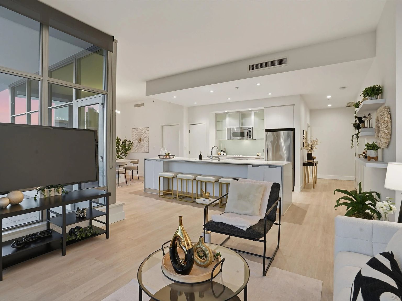 575 6th Ave UNIT 1705 San Diego, CA 92101  | Condominium