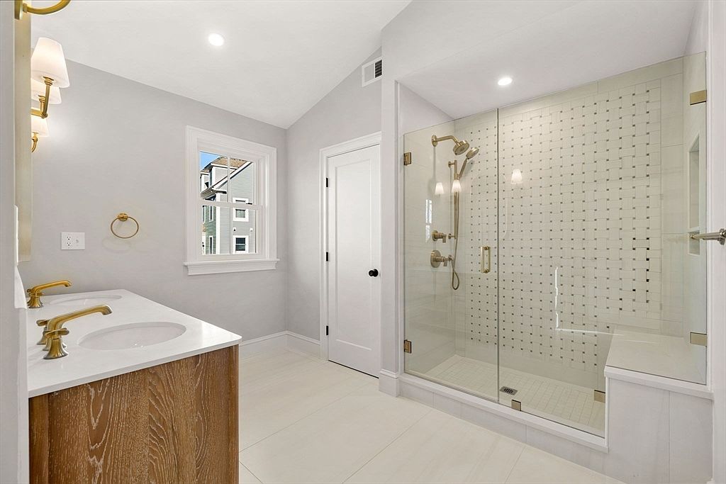 8 Flatley Ave Manchester, MA 01944  | Single Family