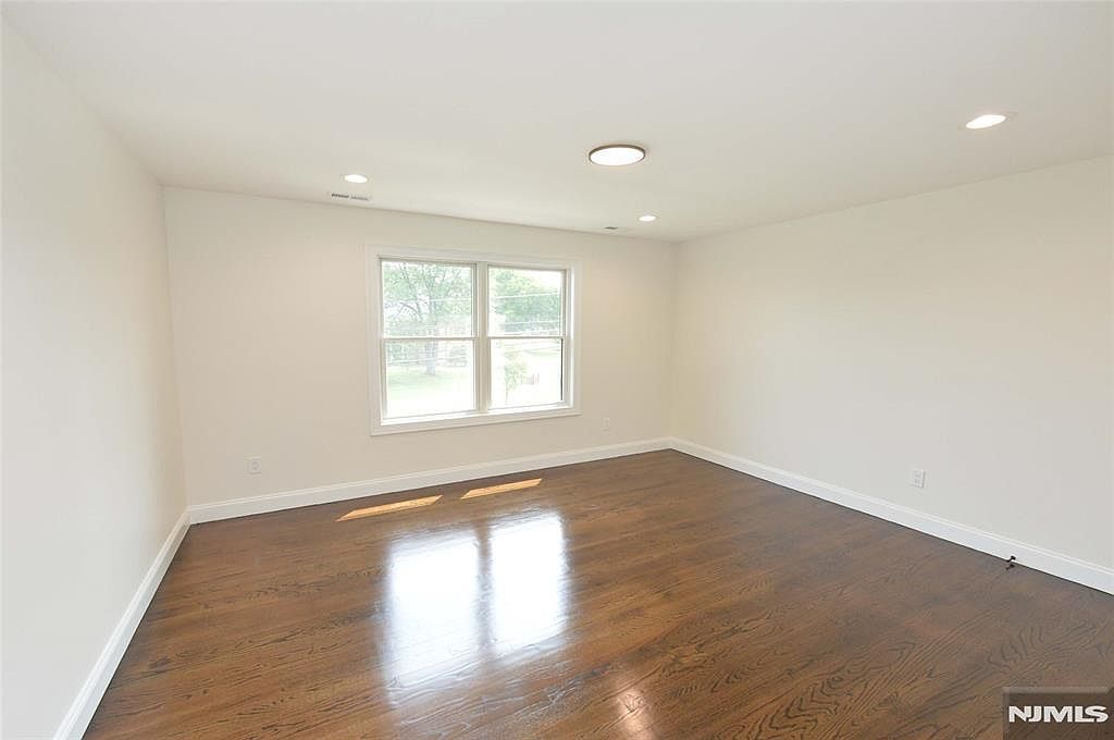 6 River Rd #10 Fair Lawn, NJ 07410  | Single Family