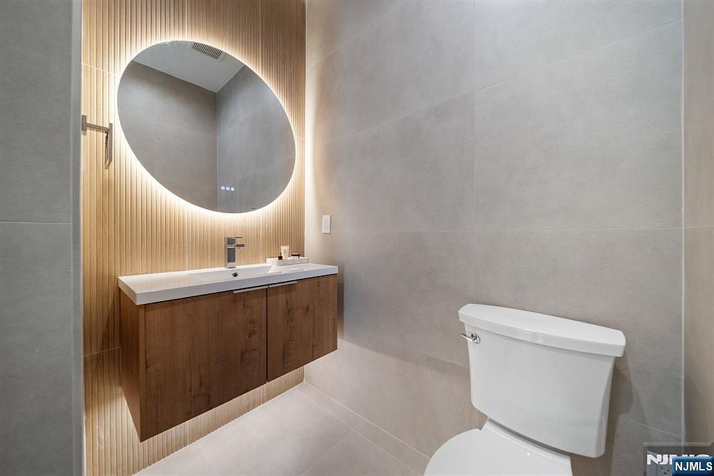 12-25 Eastern Dr Fair Lawn, NJ 07410  | Single Family