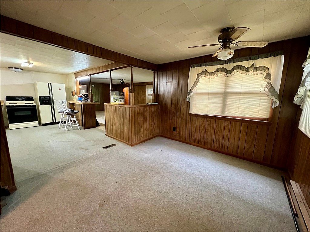 509 Lakeshore Dr Oakland, IL 61943  | Single Family