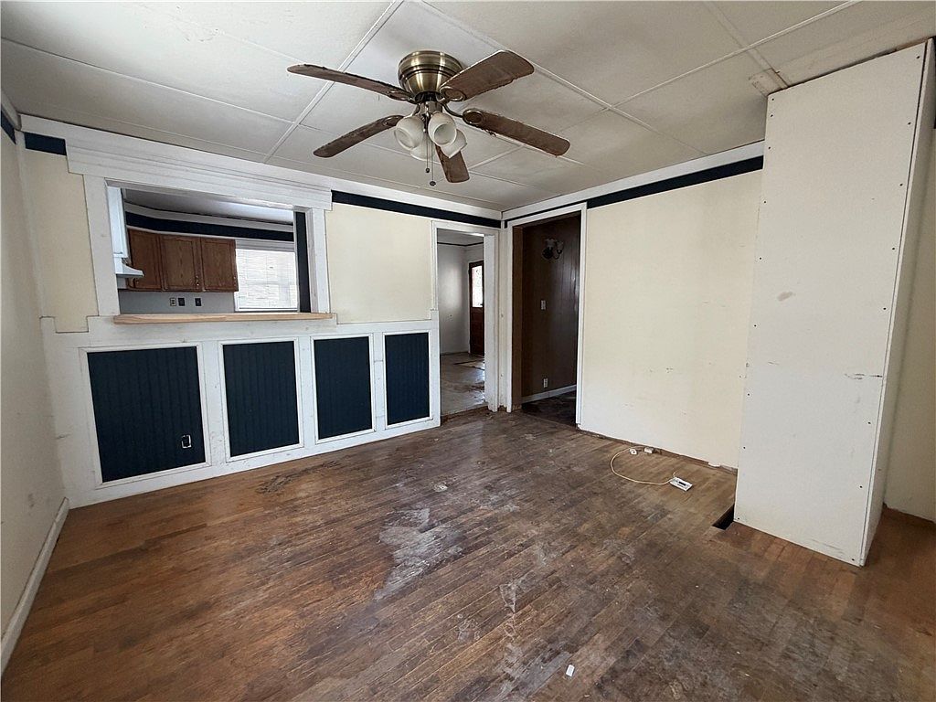 1021 Jefferson Ave Charleston, IL 61920  | Single Family