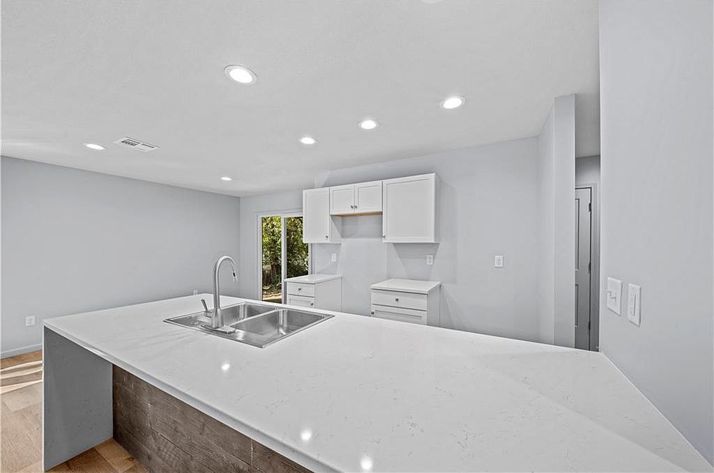 520 W Hunter St Nevada, MO 64772 | Single Family