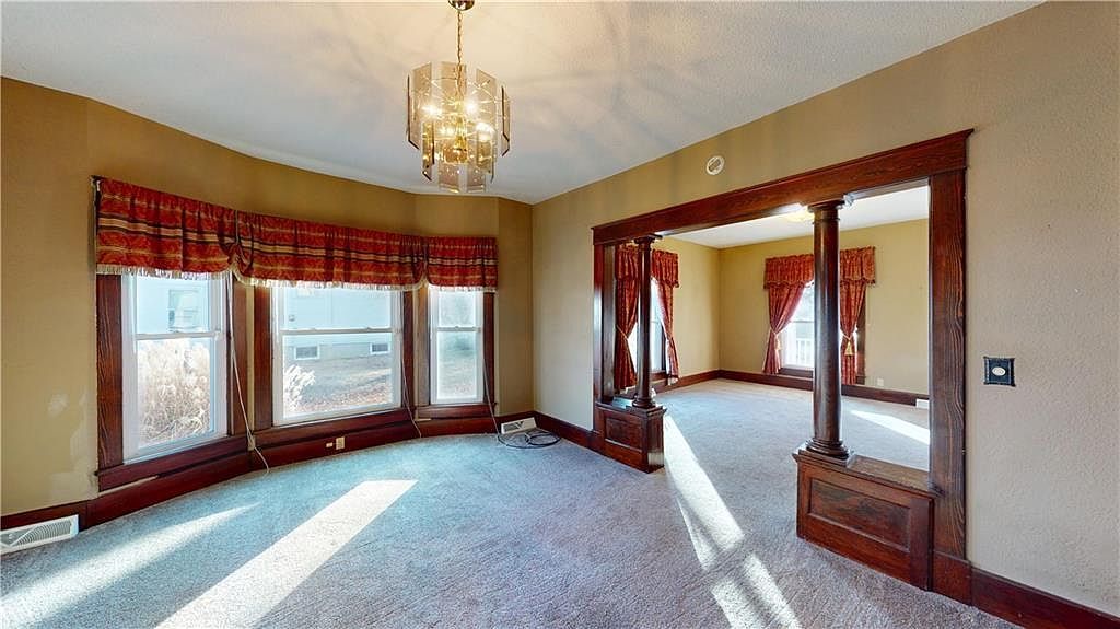 728 W Hunter St Nevada, MO 64772  | Single Family